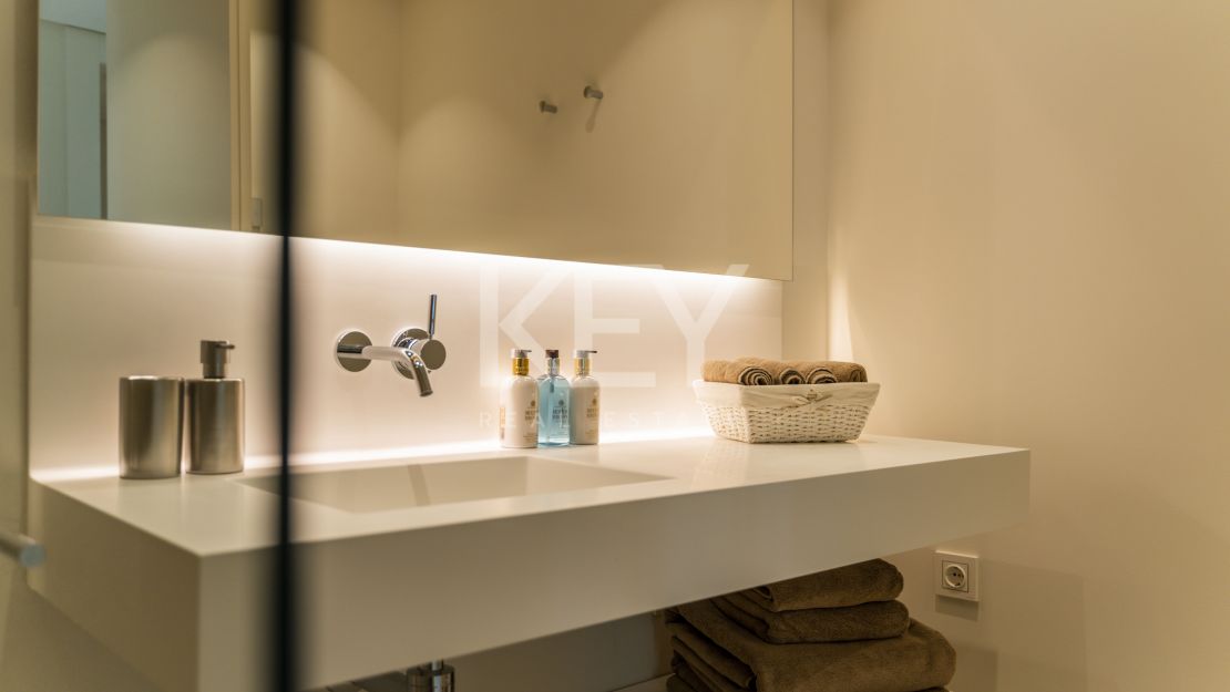 Un Hermoso Apartamento en Planta Baja en Palo Alto, Ojén, con Impresionantes Vistas al Mar para Alquiler a Largo Plazo