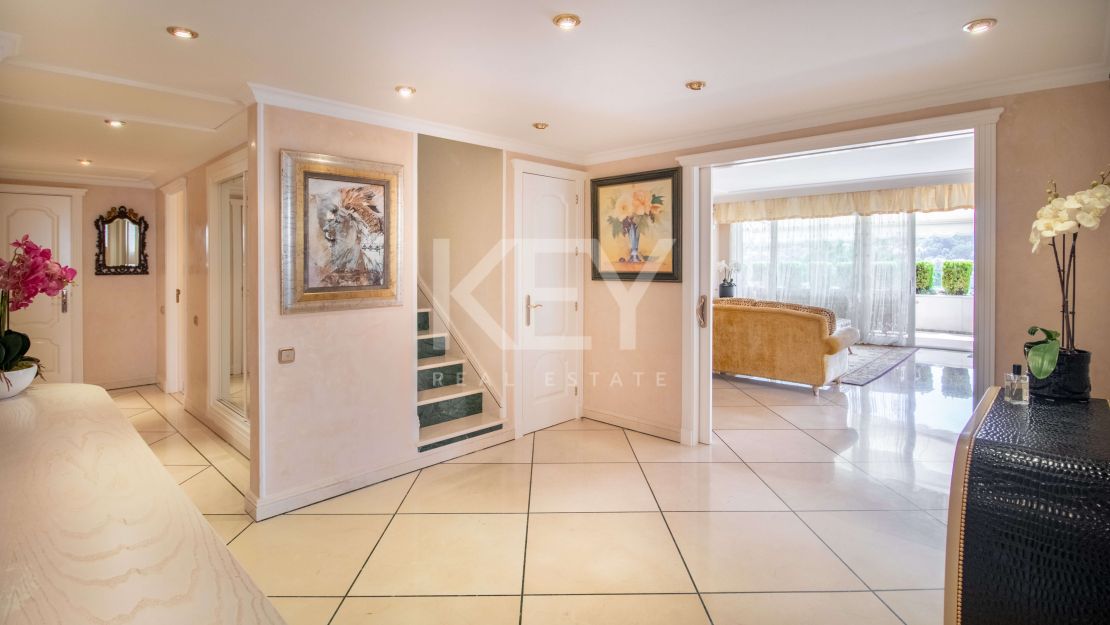 Stunning front line golf penthouse in Nueva Andalucia