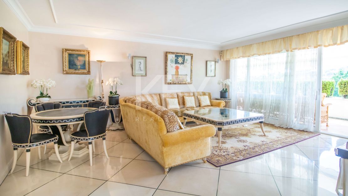 Stunning front line golf penthouse in Nueva Andalucia