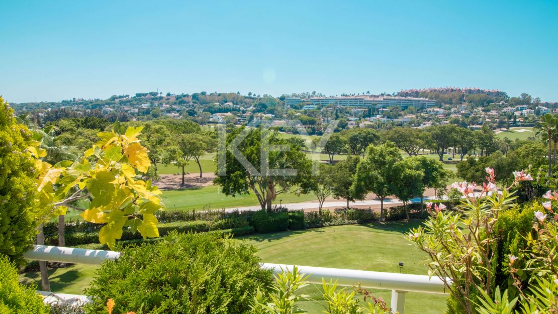 Stunning front line golf penthouse in Nueva Andalucia