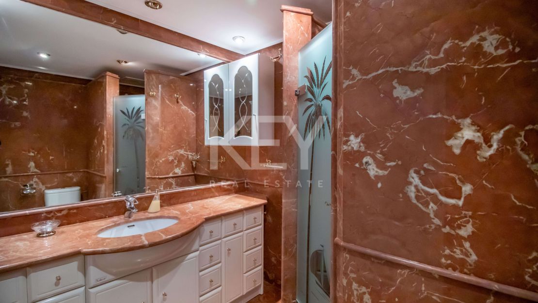 Stunning front line golf penthouse in Nueva Andalucia