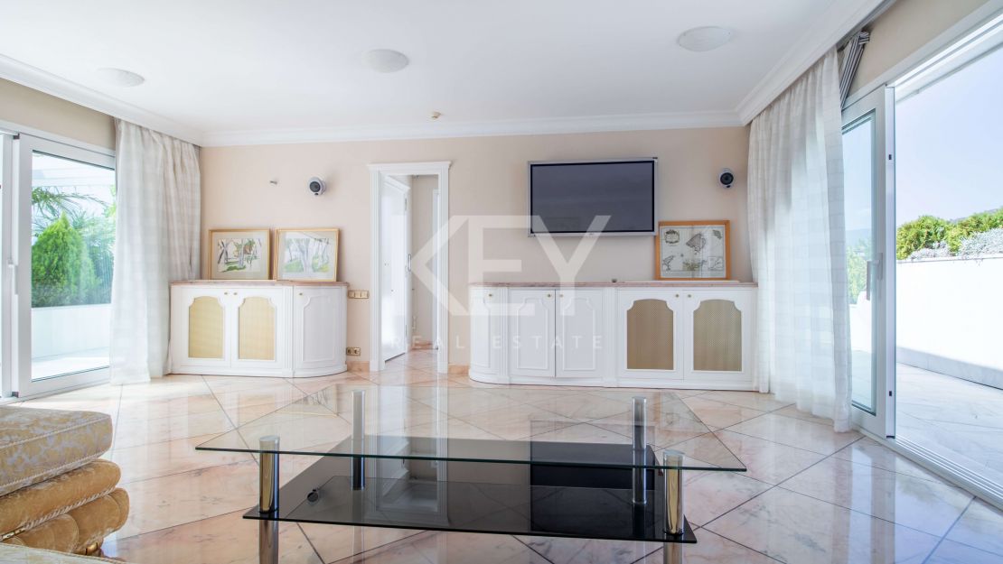 Stunning front line golf penthouse in Nueva Andalucia