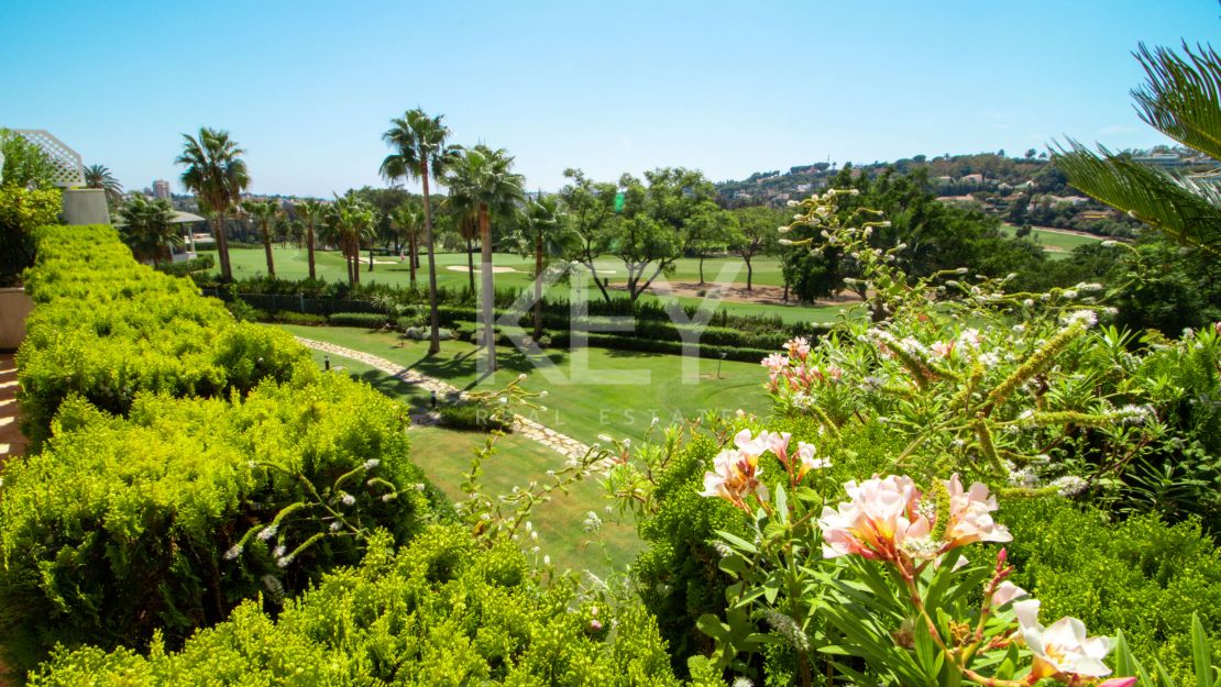 Stunning front line golf penthouse in Nueva Andalucia