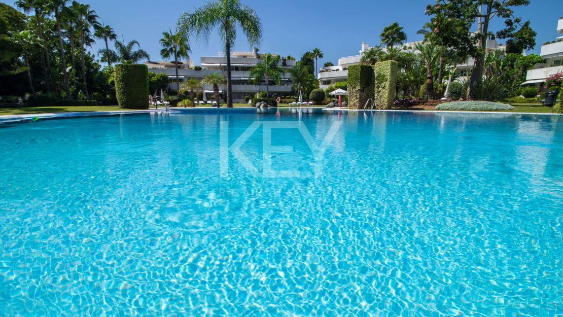 Stunning front line golf penthouse in Nueva Andalucia