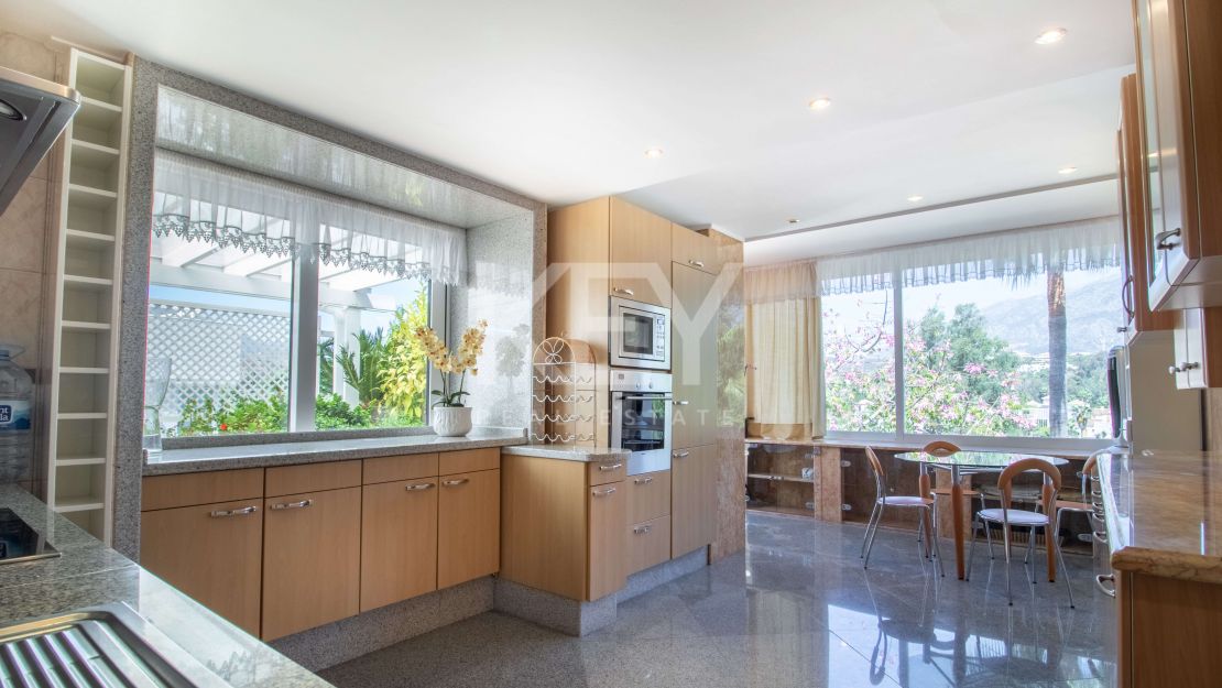 Stunning front line golf penthouse in Nueva Andalucia