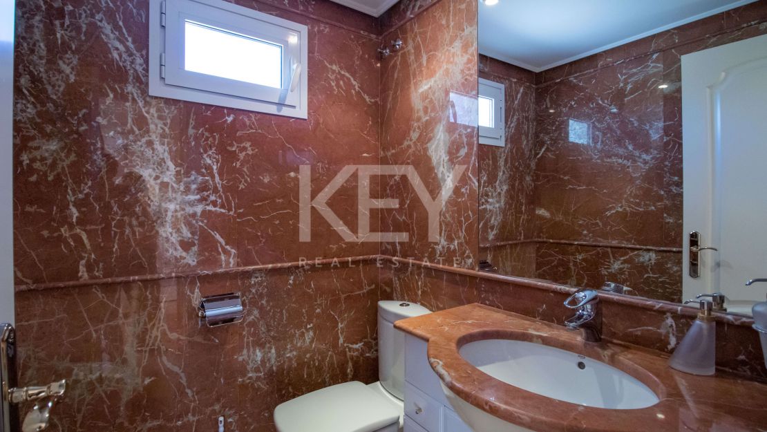 Stunning front line golf penthouse in Nueva Andalucia