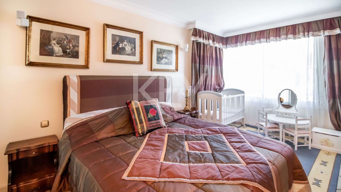 Stunning front line golf penthouse in Nueva Andalucia