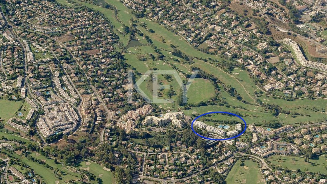 Stunning front line golf penthouse in Nueva Andalucia