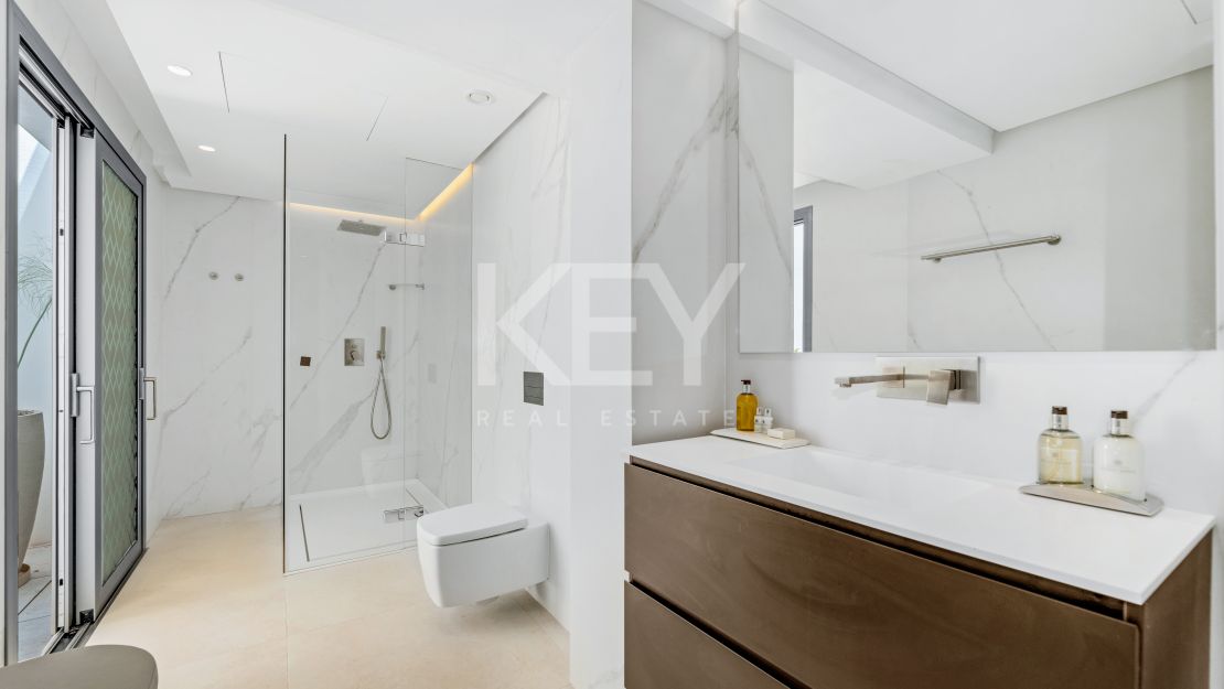 Вилла Queen: роскошная вилла для отдыха с джакузи на крыше, кинотеатром и СПА в Cascada de Camoján