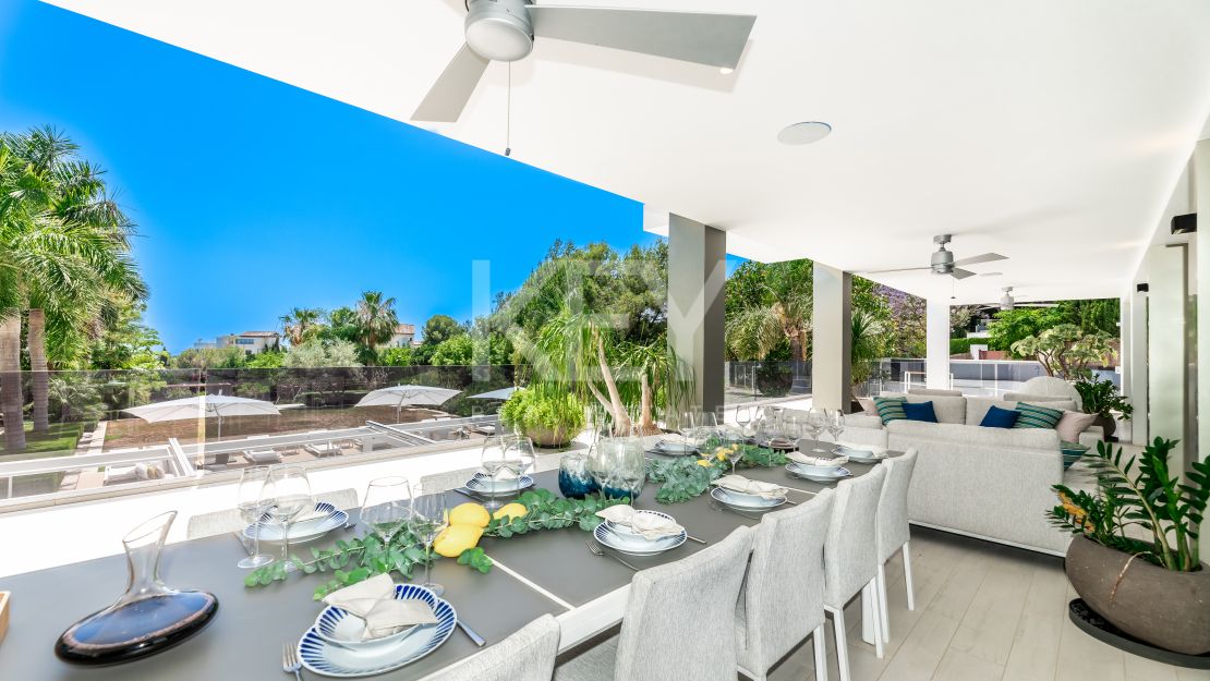 Вилла Queen: роскошная вилла для отдыха с джакузи на крыше, кинотеатром и СПА в Cascada de Camoján