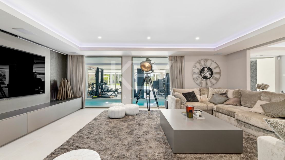 Вилла Queen: роскошная вилла для отдыха с джакузи на крыше, кинотеатром и СПА в Cascada de Camoján