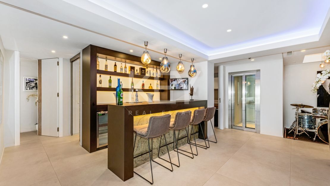 Вилла Queen: роскошная вилла для отдыха с джакузи на крыше, кинотеатром и СПА в Cascada de Camoján