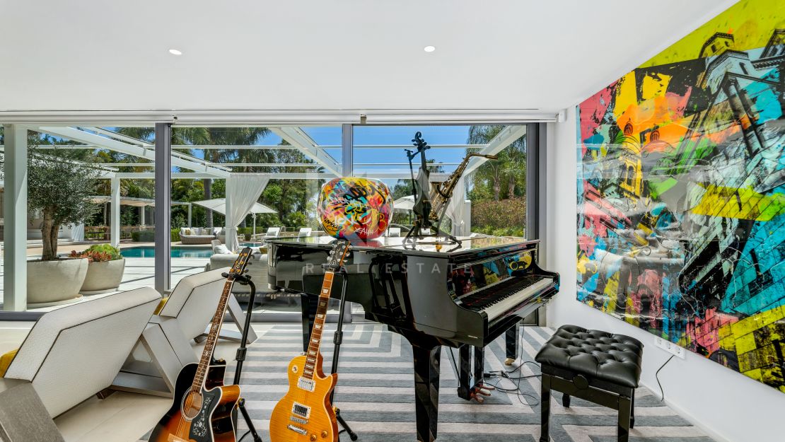 Вилла Queen: роскошная вилла для отдыха с джакузи на крыше, кинотеатром и СПА в Cascada de Camoján