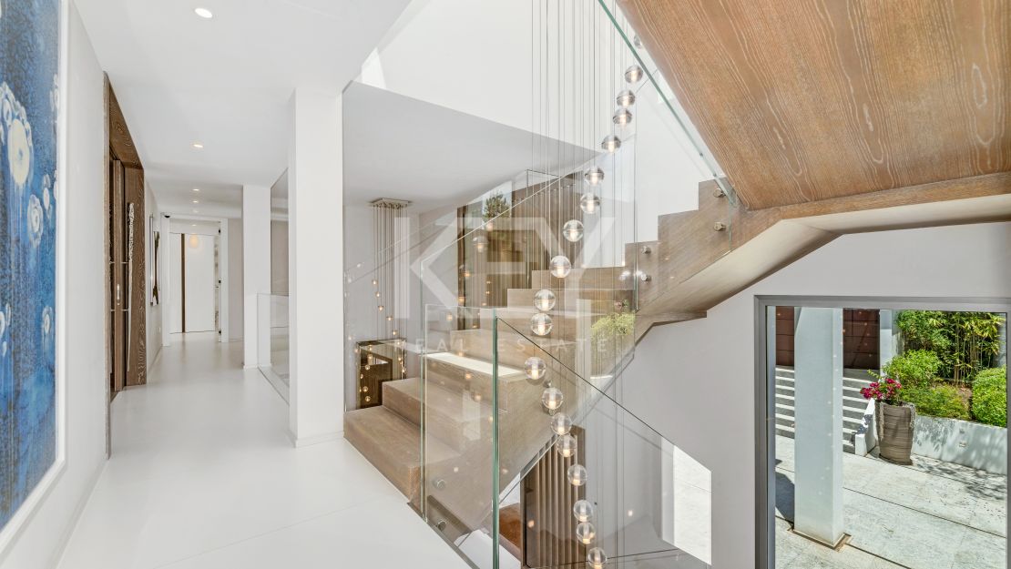 Вилла Queen: роскошная вилла для отдыха с джакузи на крыше, кинотеатром и СПА в Cascada de Camoján