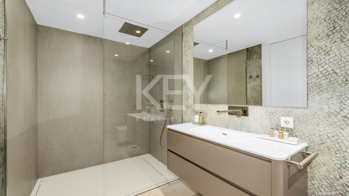 Вилла Queen: роскошная вилла для отдыха с джакузи на крыше, кинотеатром и СПА в Cascada de Camoján