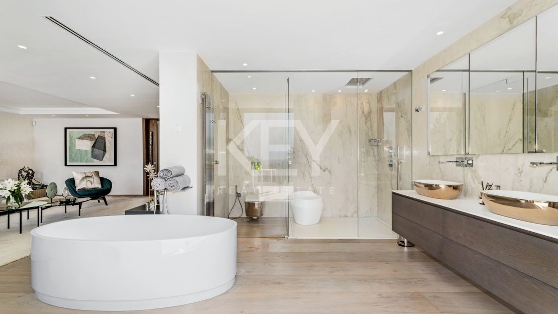 Вилла Queen: роскошная вилла для отдыха с джакузи на крыше, кинотеатром и СПА в Cascada de Camoján