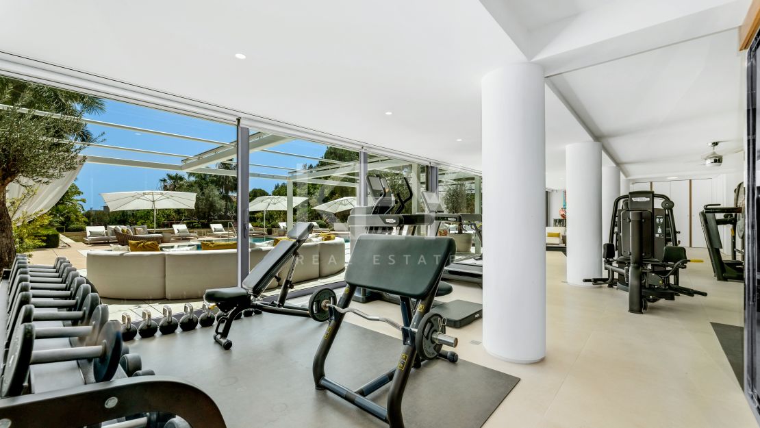 Вилла Queen: роскошная вилла для отдыха с джакузи на крыше, кинотеатром и СПА в Cascada de Camoján