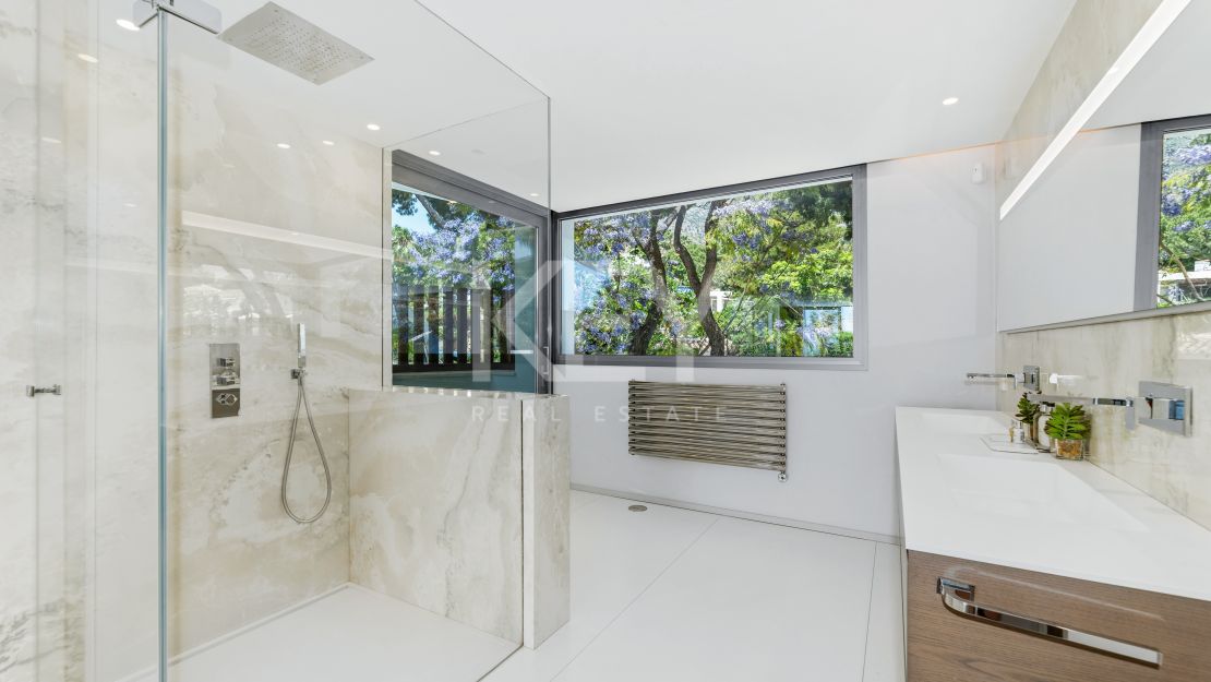 Вилла Queen: роскошная вилла для отдыха с джакузи на крыше, кинотеатром и СПА в Cascada de Camoján