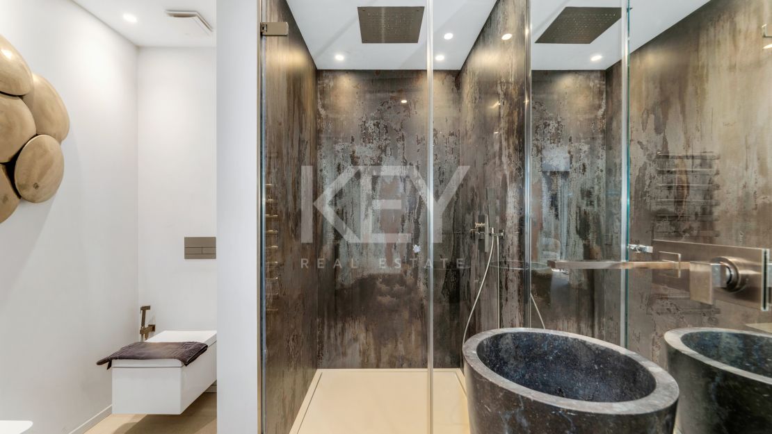 Вилла Queen: роскошная вилла для отдыха с джакузи на крыше, кинотеатром и СПА в Cascada de Camoján