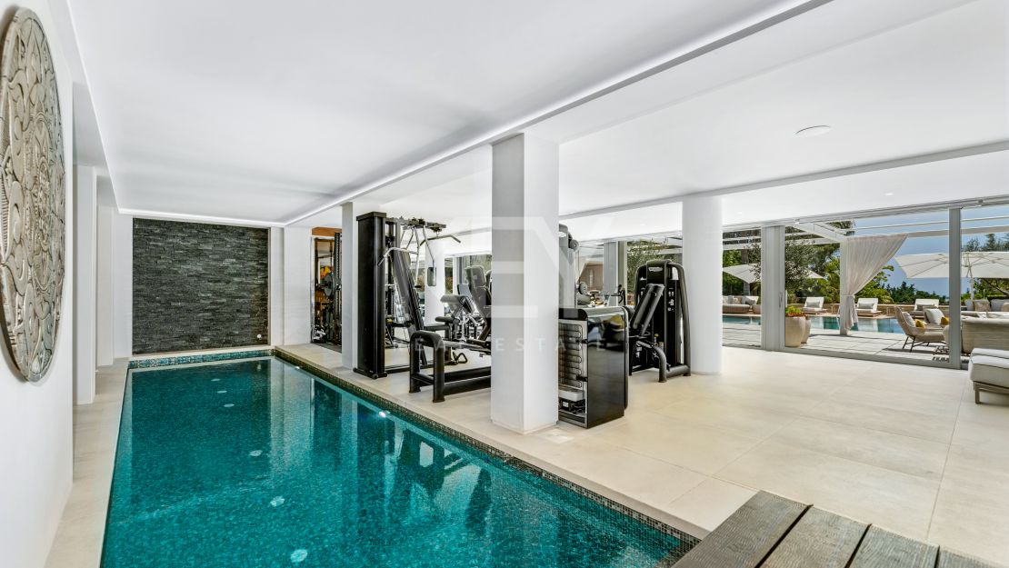 Вилла Queen: роскошная вилла для отдыха с джакузи на крыше, кинотеатром и СПА в Cascada de Camoján