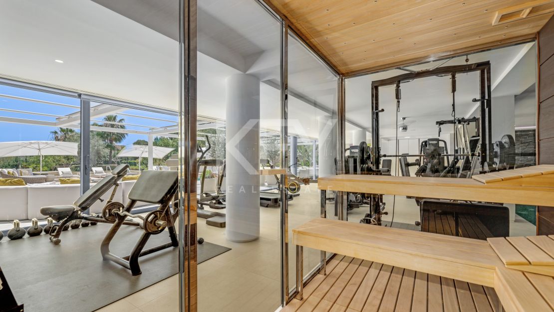 Вилла Queen: роскошная вилла для отдыха с джакузи на крыше, кинотеатром и СПА в Cascada de Camoján