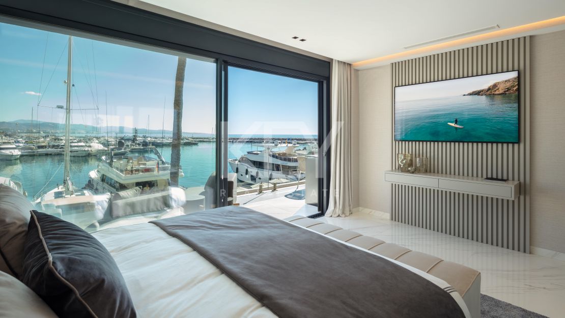 Элегантная современная квартира, расположенная в знаменитом Пуэрто Банус.