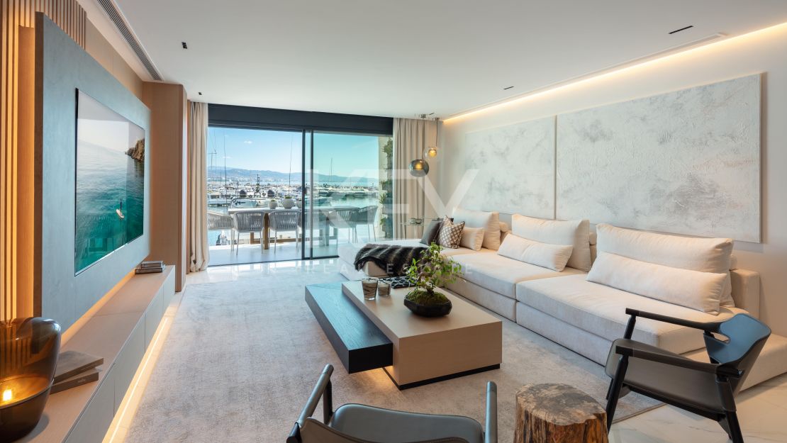 Элегантная современная квартира, расположенная в знаменитом Пуэрто Банус.