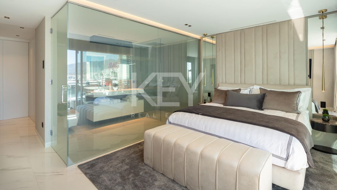 Элегантная современная квартира, расположенная в знаменитом Пуэрто Банус.