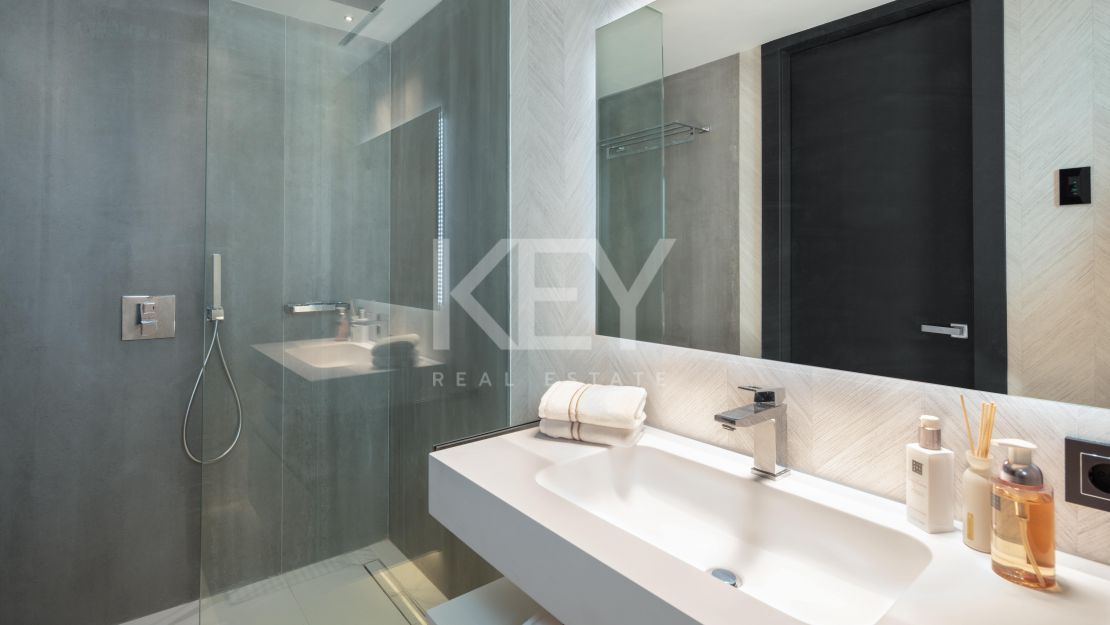 Элегантная современная квартира, расположенная в знаменитом Пуэрто Банус.