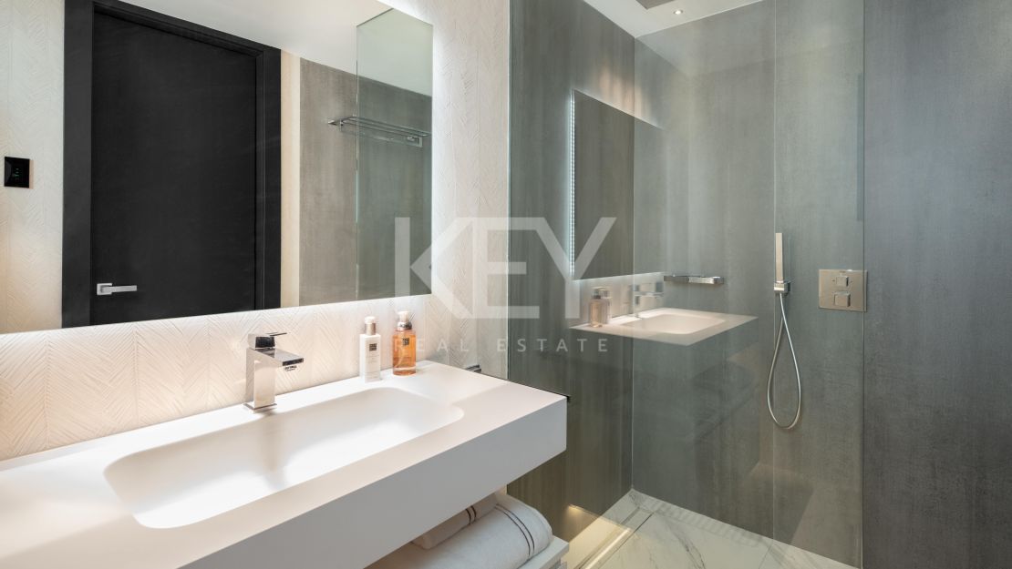 Элегантная современная квартира, расположенная в знаменитом Пуэрто Банус.