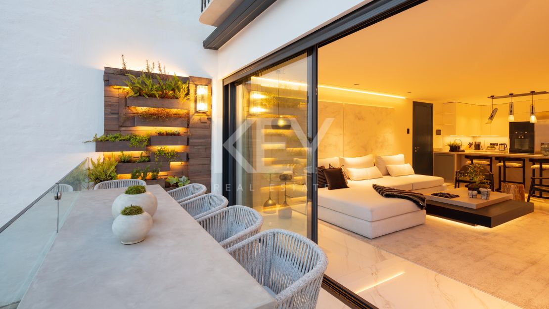 Элегантная современная квартира, расположенная в знаменитом Пуэрто Банус.