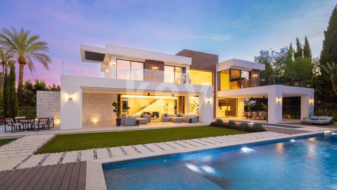 Fantastic contemporary villa located front-line Las Brisas Golf for Sale