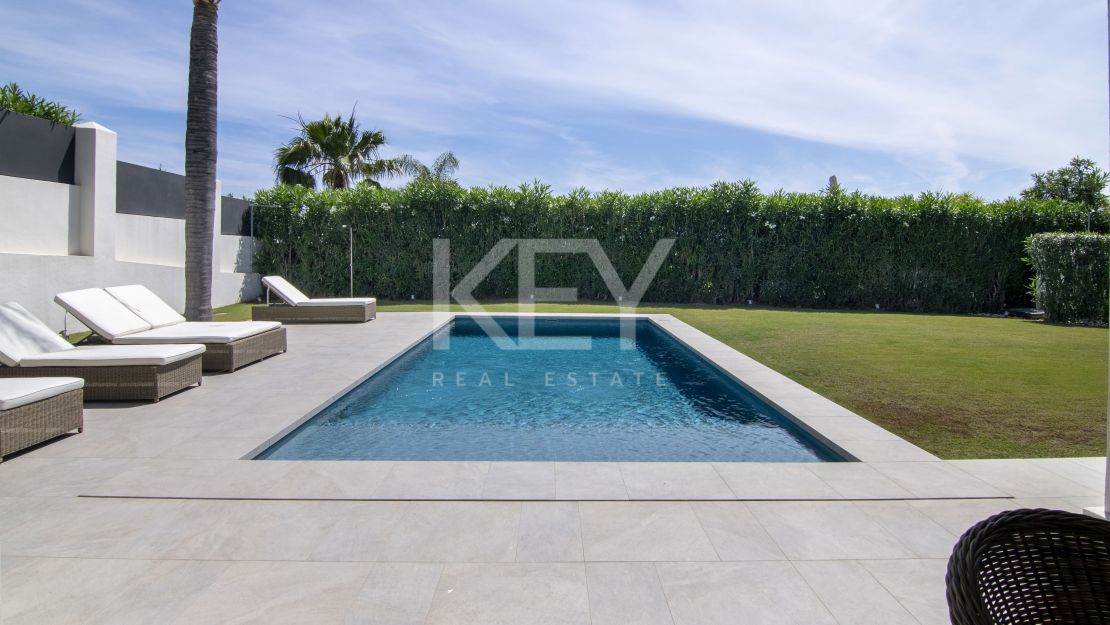 Красивая приватная вилла с 3 спальнями в Новой Андалусии на продажу