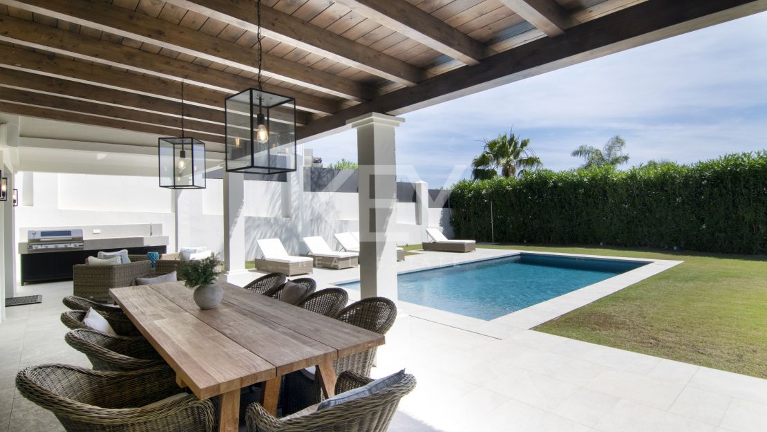 Красивая приватная вилла с 3 спальнями в Новой Андалусии на продажу