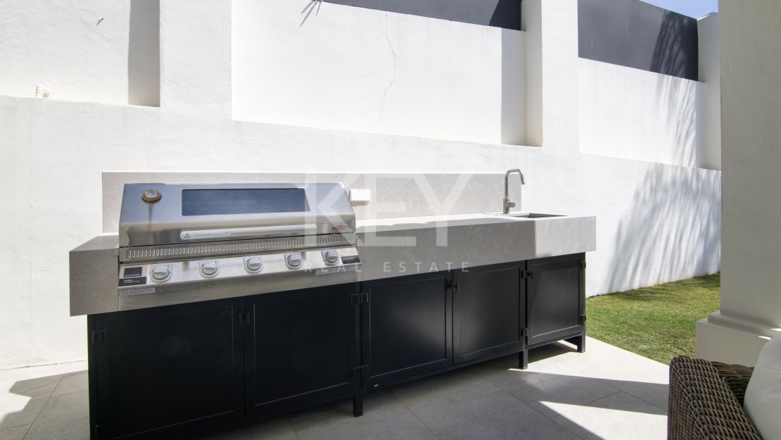 Красивая приватная вилла с 3 спальнями в Новой Андалусии на продажу