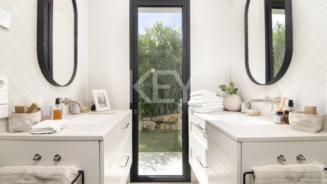 Красивая приватная вилла с 3 спальнями в Новой Андалусии на продажу