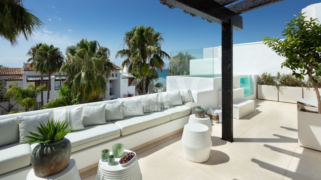 Nuevo y atractivo ático reformado en venta en Puente Romano Resort, Milla de Oro, Marbella 