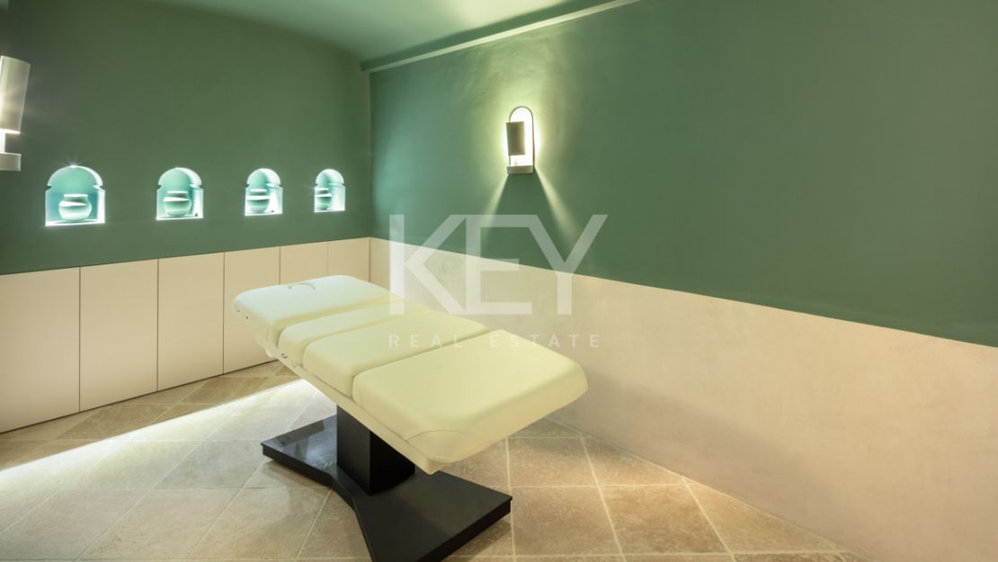 Unique and luxurious villa for sale situated in prime location, Las Lomas de Marbella, Golden Mile