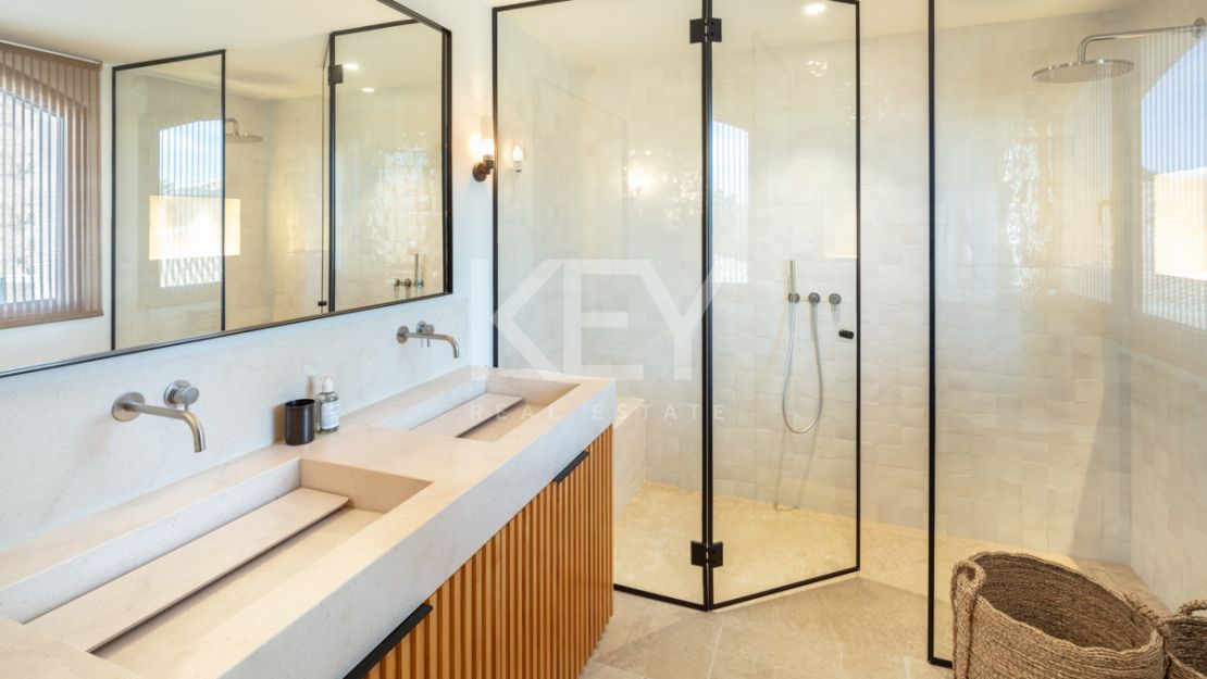 Unique and luxurious villa for sale situated in prime location, Las Lomas de Marbella, Golden Mile