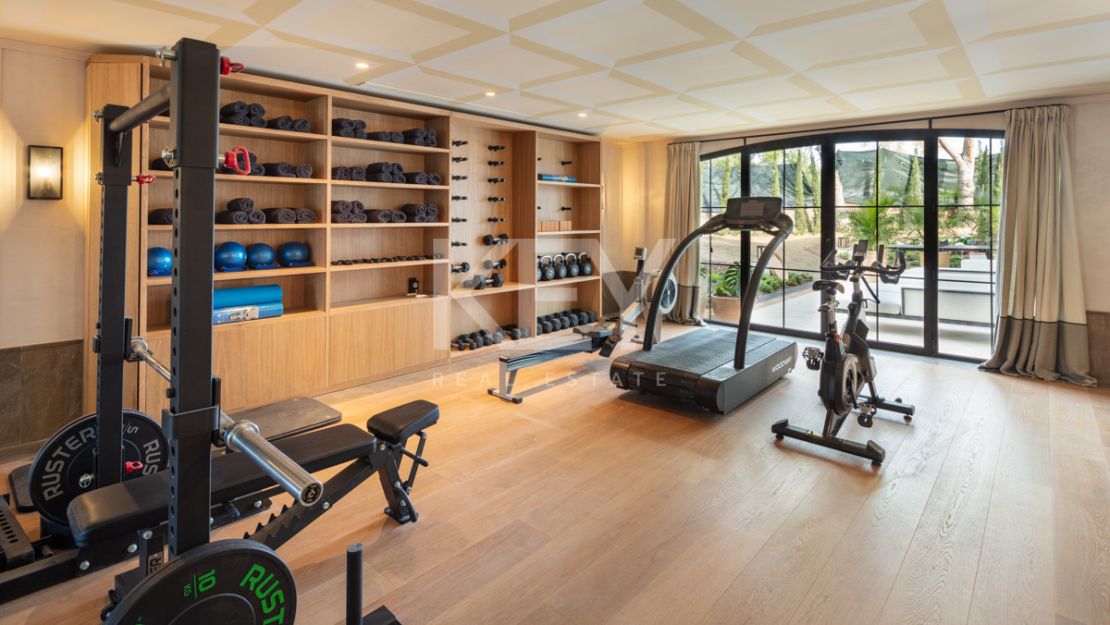 Unique and luxurious villa for sale situated in prime location, Las Lomas de Marbella, Golden Mile