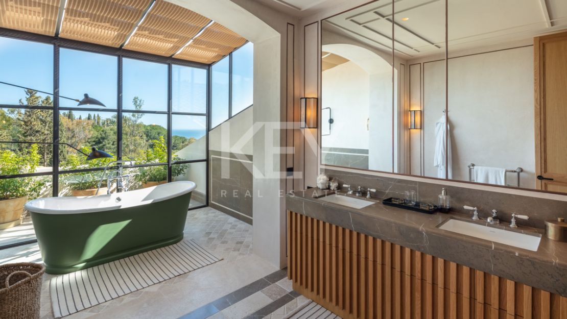 Unique and luxurious villa for sale situated in prime location, Las Lomas de Marbella, Golden Mile