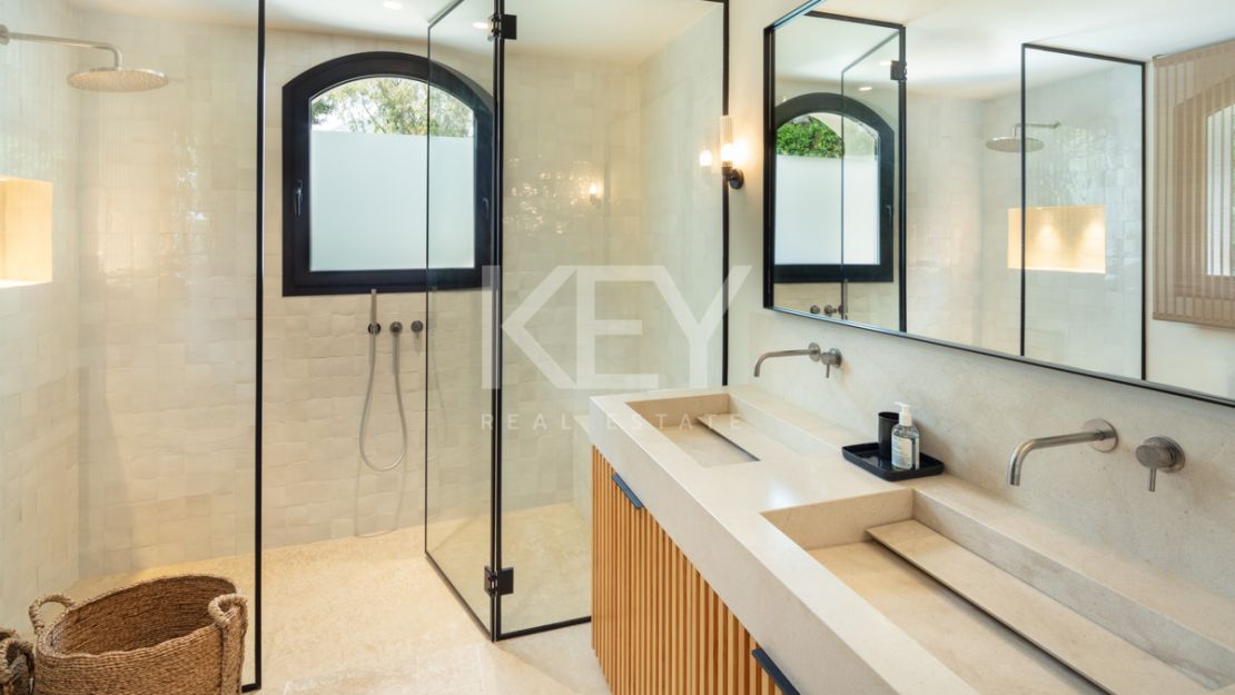 Unique and luxurious villa for sale situated in prime location, Las Lomas de Marbella, Golden Mile