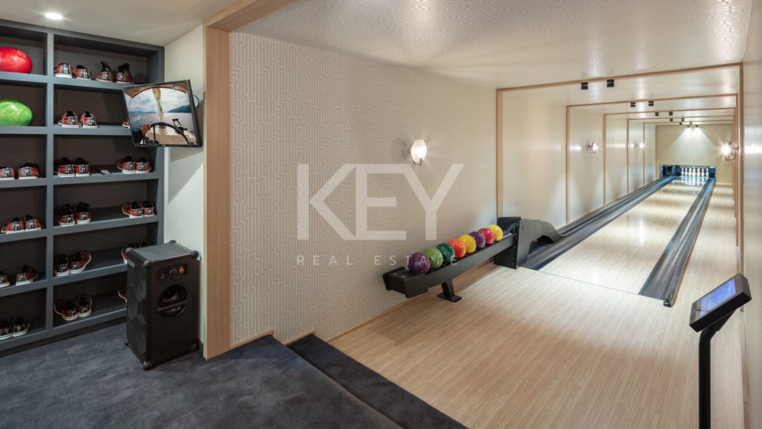 Unique and luxurious villa for sale situated in prime location, Las Lomas de Marbella, Golden Mile