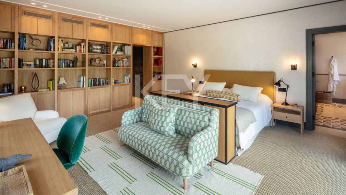 Unique and luxurious villa for sale situated in prime location, Las Lomas de Marbella, Golden Mile