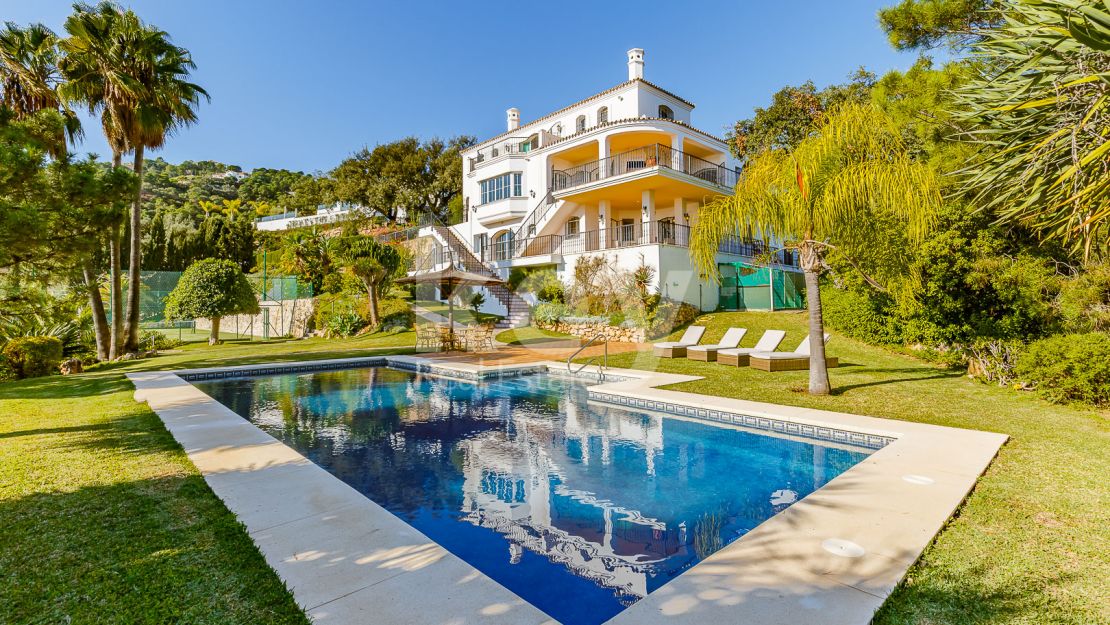 Villa for rent in El Madroñal, Benahavis