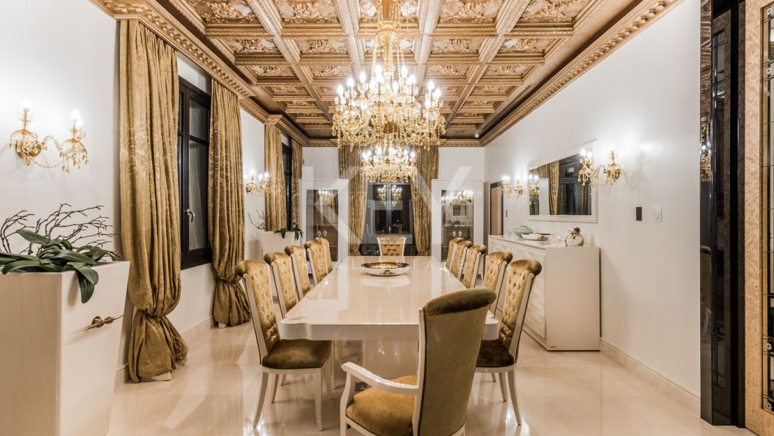 Elegante Villa rodeada de Naturaleza en Las Chapas, Marbella.