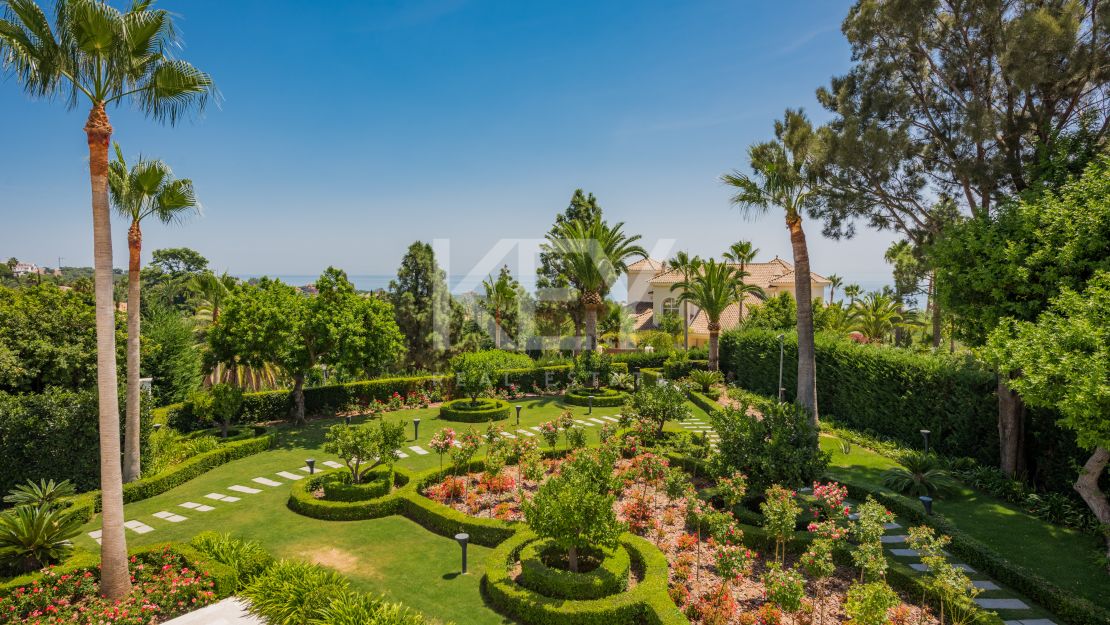 Elegante Villa rodeada de Naturaleza en Las Chapas, Marbella.
