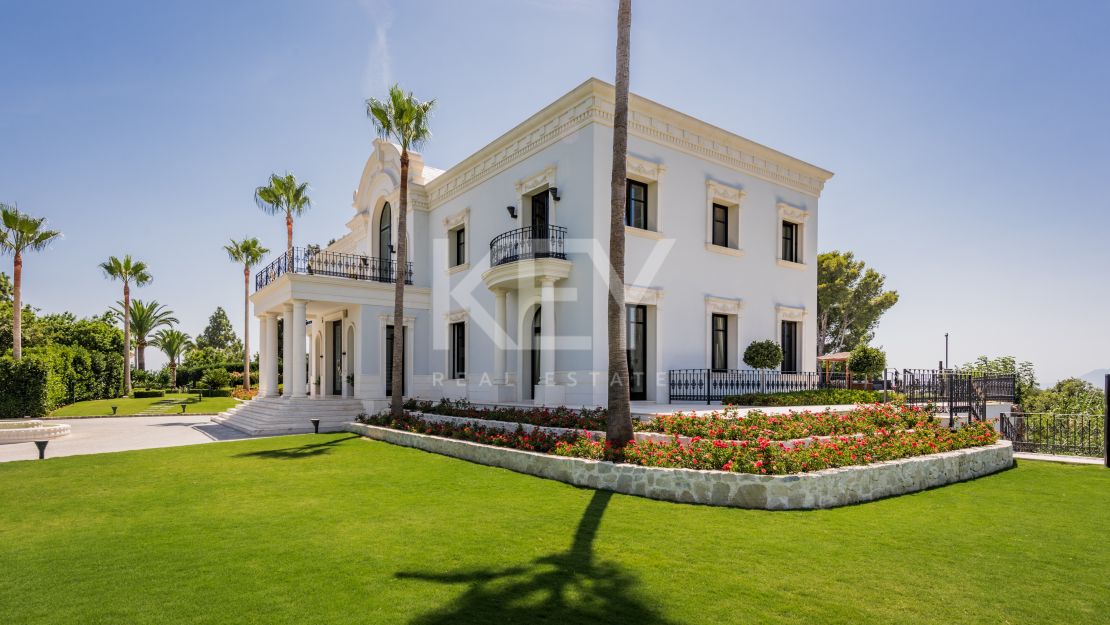 Elegante Villa rodeada de Naturaleza en Las Chapas, Marbella.