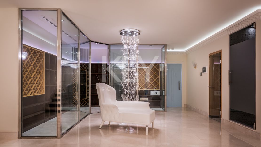 Elegante Villa rodeada de Naturaleza en Las Chapas, Marbella.