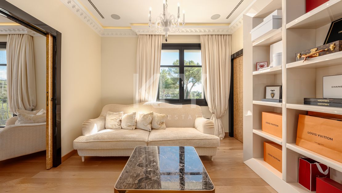 Elegante Villa rodeada de Naturaleza en Las Chapas, Marbella.